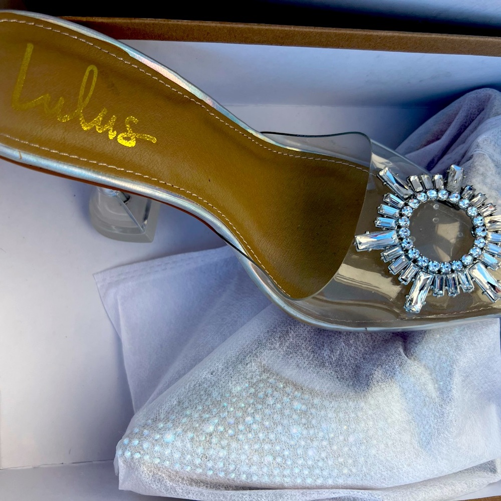Lulus clear 3in heel with silver embellishment and wide base